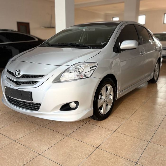 Toyota yaris Сотилади