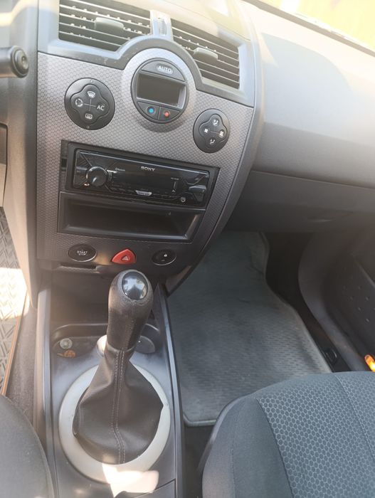 Vând sau schimb Renault Megane 2
