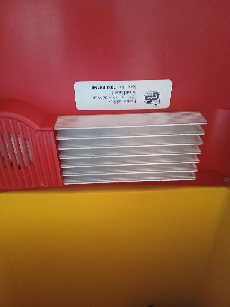 Хладилни чанти 12v и 220 v употреба и нови