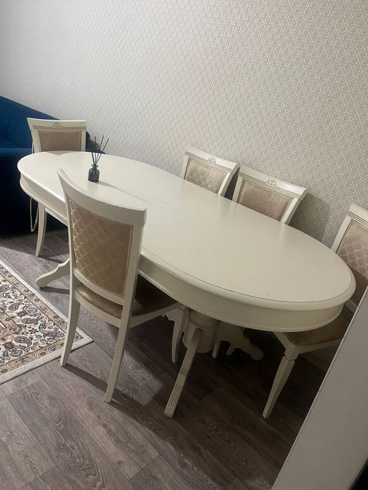 Стол со стульями