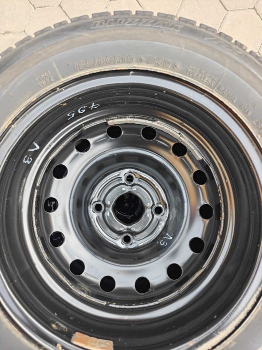 Зимние шины Bridgestone 185/60 R15 с железными дисками