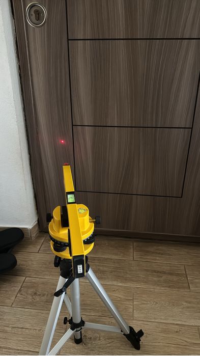 Vand nivel laser la cutie