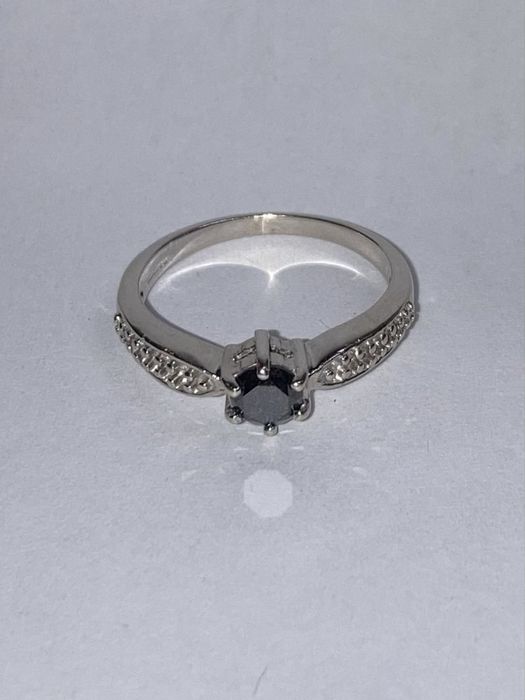 Inel aur alb cu diamant negru 0.45ct