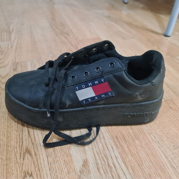 Продам кроссовки