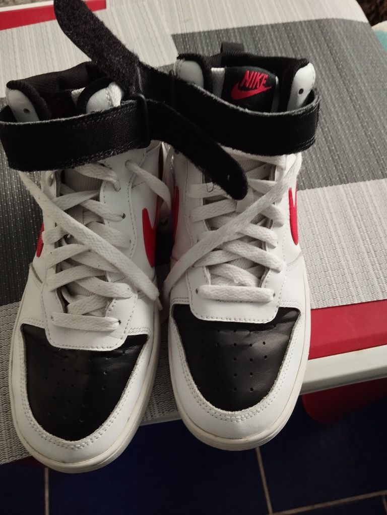 Ghete Nike 39 aproape noi