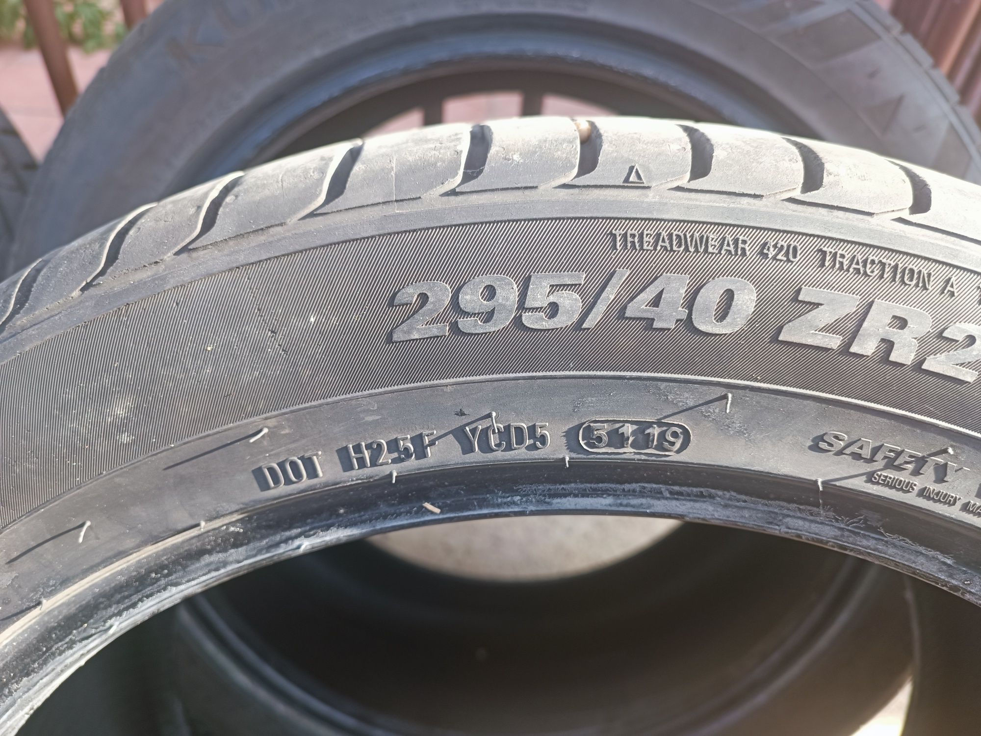 Kumho Crugen 295/40 R20