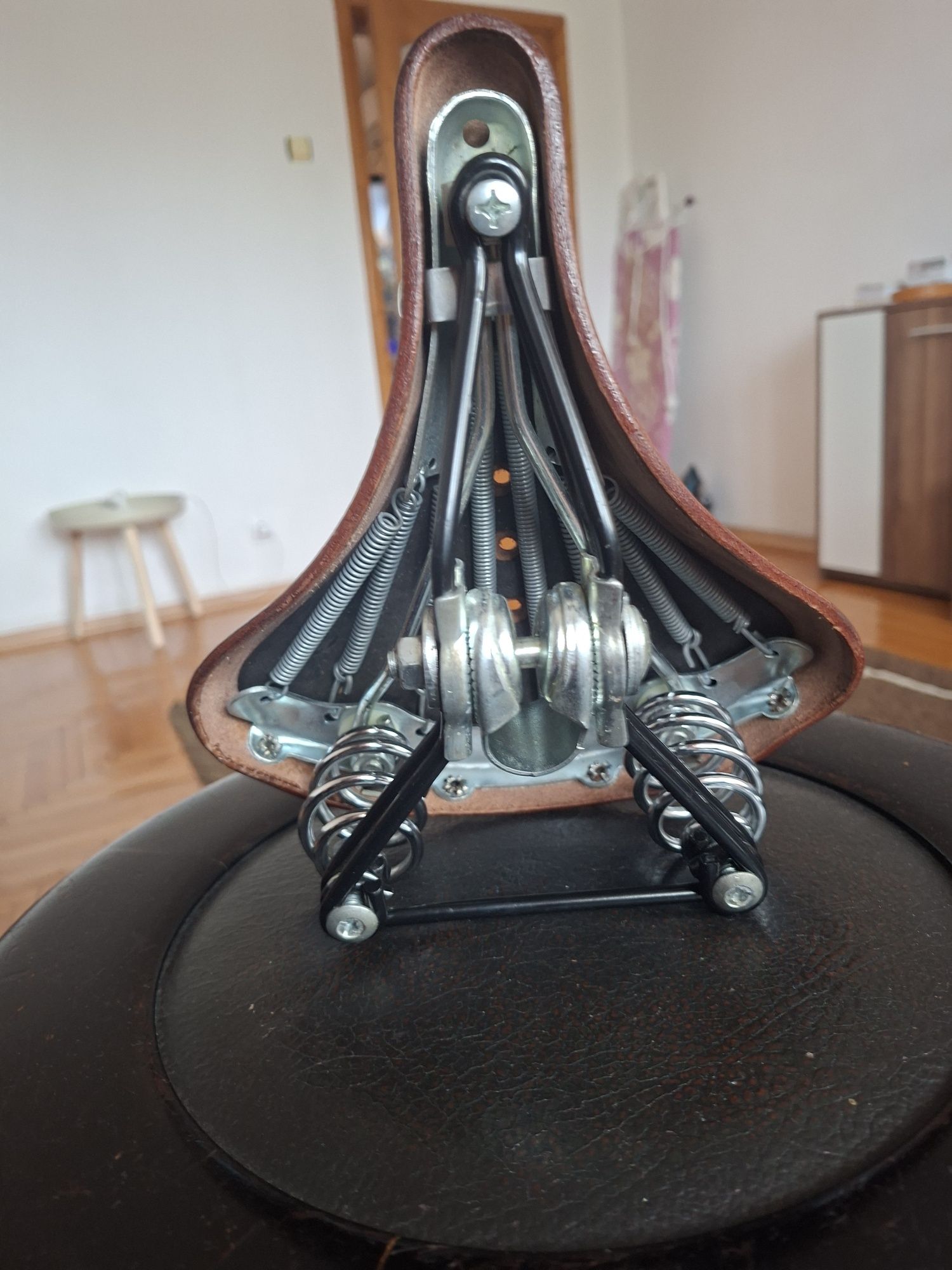 Sa Piele Lepper, similar Brooks