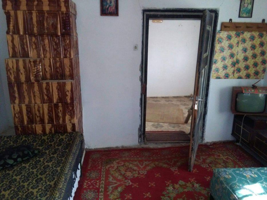 Vând casa bătrânescă
