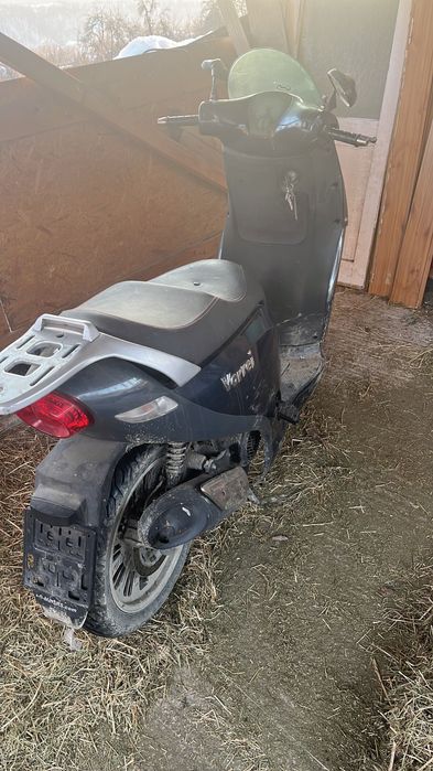 Vând scuter de 125 in 4 t in stare buna de intretinut