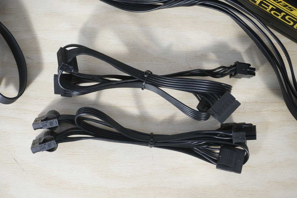 Захранване 650W BitFenix Whisper 650 80+ Gold PSU / Вкл.ДДС