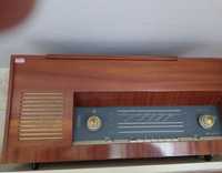 Продавам ретро радио-грамофон "Акорд 102".
