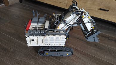 LEGO® Technic - Excavator Liebherr 42100