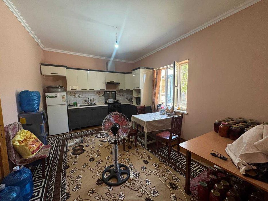 4.8 sotixli hovli sotiladi.