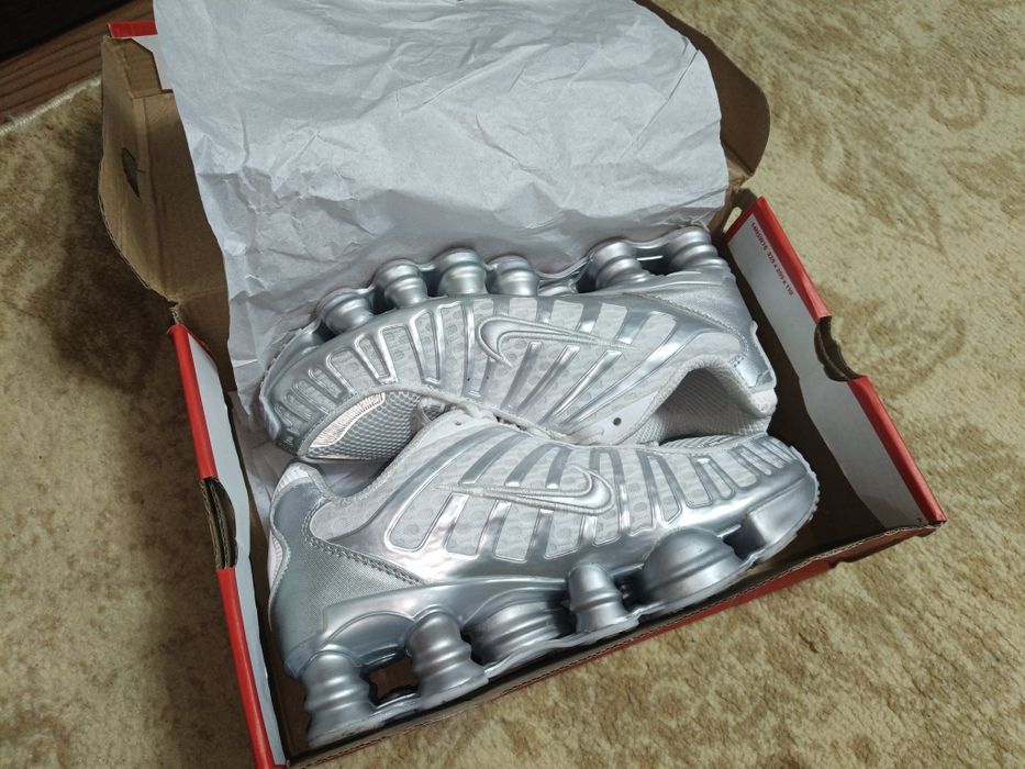 Продам кросовки NIKE SHOX