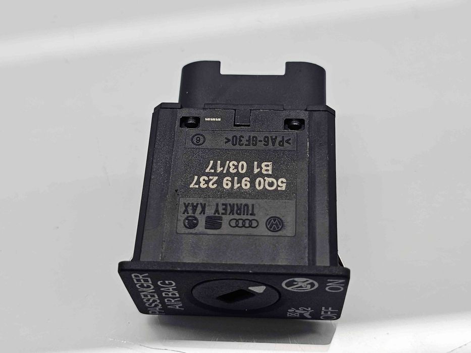 Buton ON/OFF airbag Volkswagen Passat B8 (3G2) [Fabr 2015-prezent] 5Q