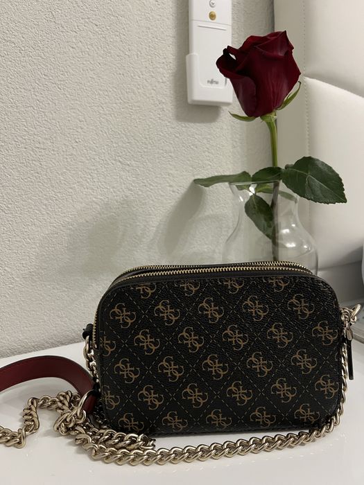 Оригинална дамска чанта Guess
