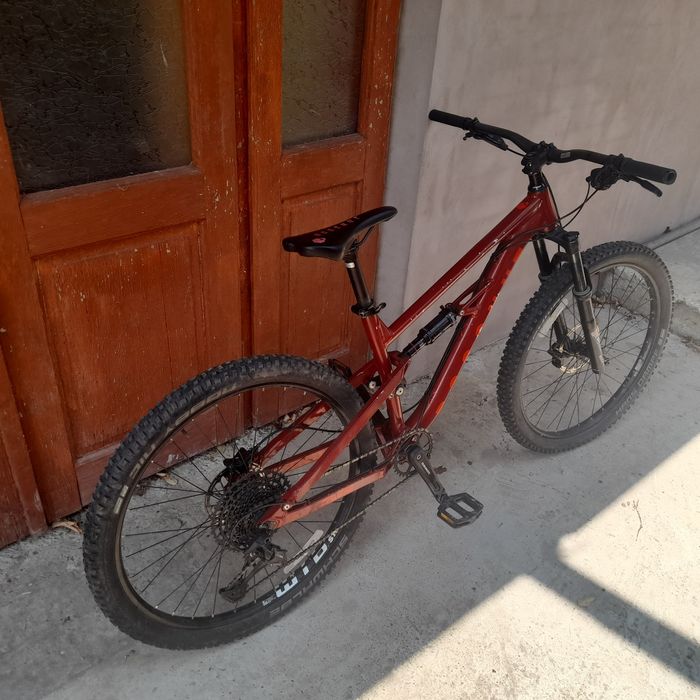 Bicicletă fulsuspension Calibre Bossnut Mountain Bike