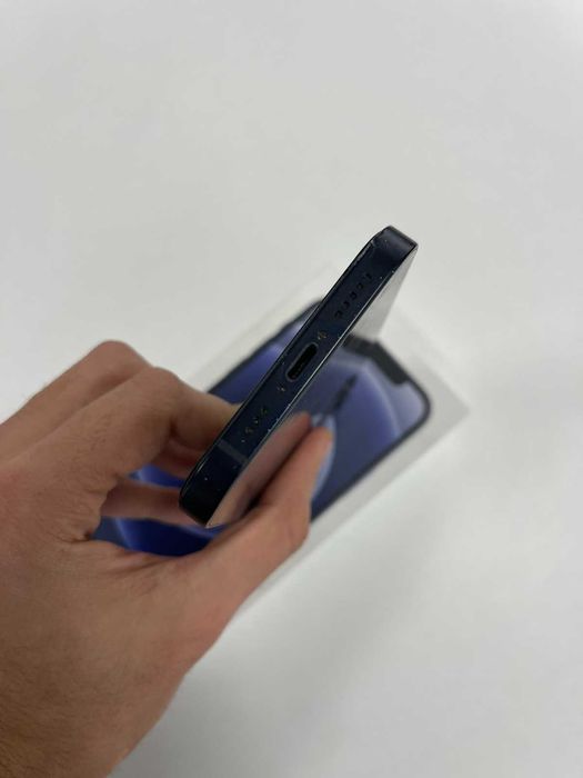 Продавам Iphone 12