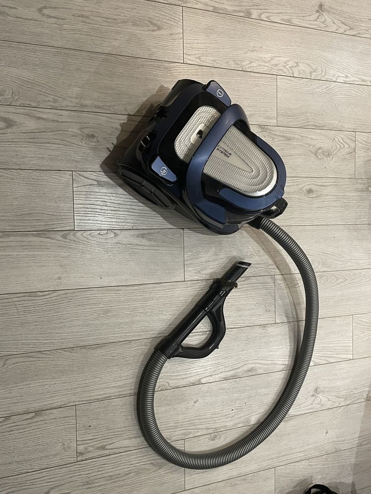 Продам Пылесос с контейнером Tefal Silence Force Cyclonic TW7690EA