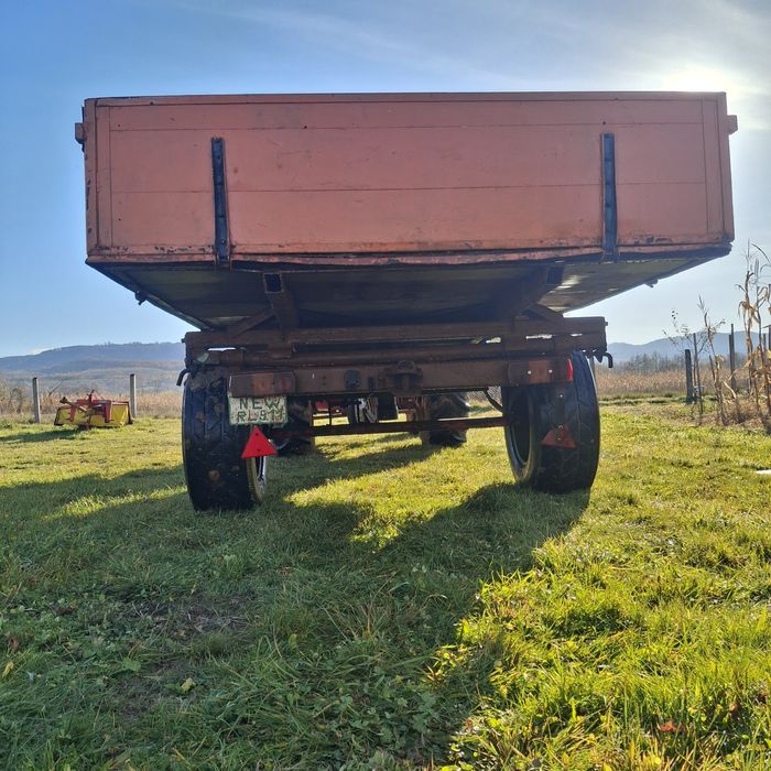 Remorcă basculabilă