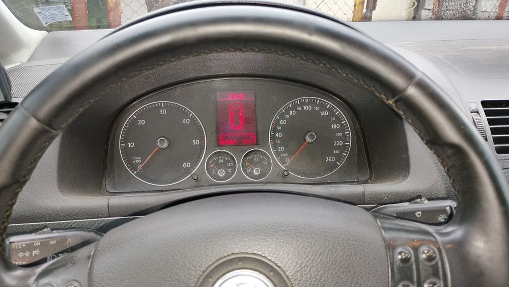 Фолксваген Туран. VW touran .2.0 дизел 140 коня. 2006г. Продава се са
