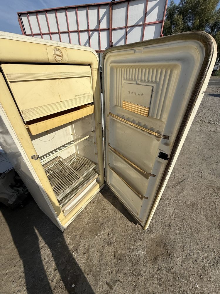 Продавам хладилник ЗИЛ Москва