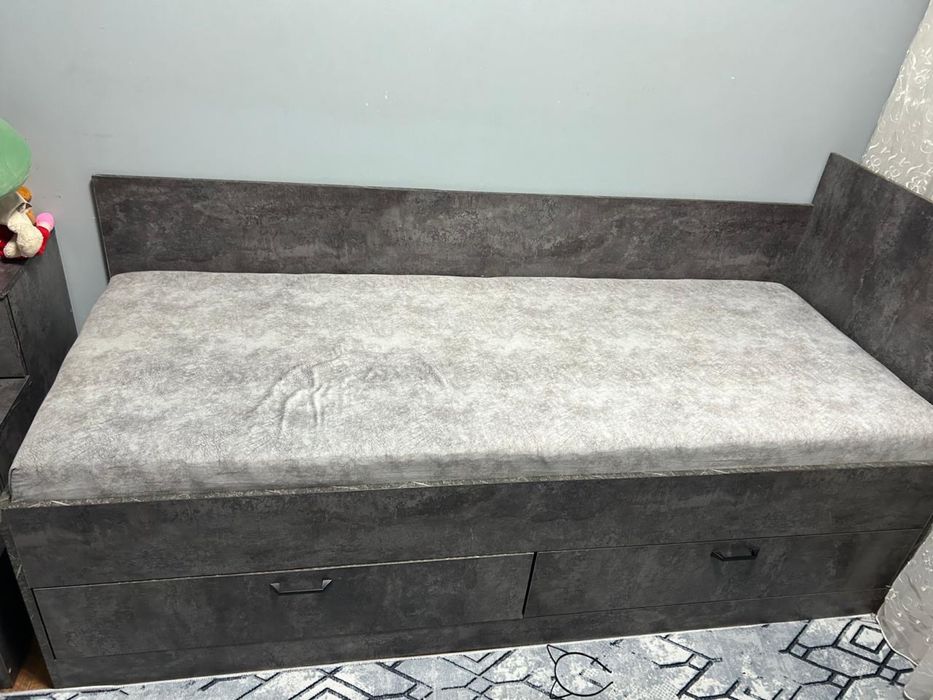 Диван вместе с матрасом