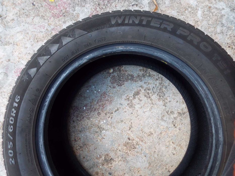 vand 4 anvelope de iarna 205/60/16 tourador winter pro ts1 pret 500lei