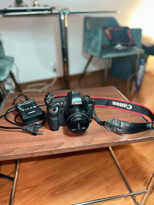 Canon 5D Mark II + obiectiv Canon EF 50mm f/1.8 STM