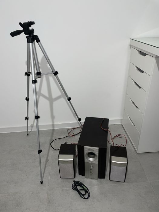 Штатив (тренога) для фотоаппарата, универсальный. Резинка для окна 4 м