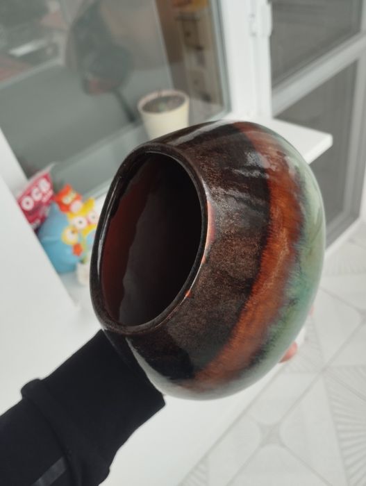 Много красива малка ваза