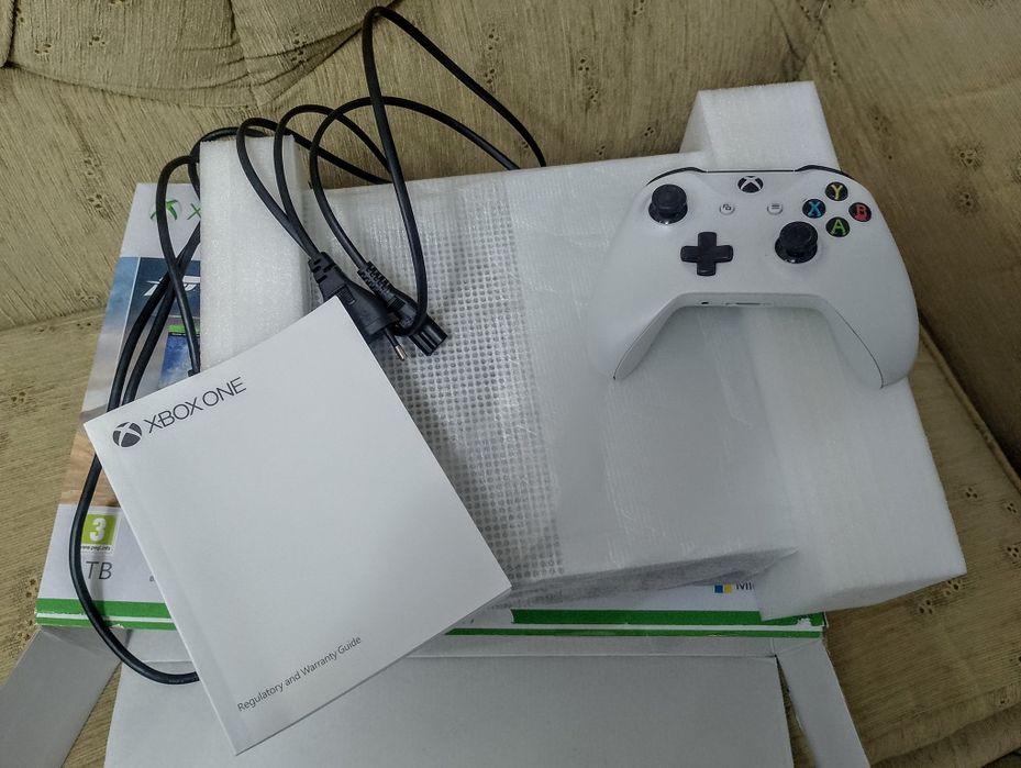 Xbox One S  1 TB
