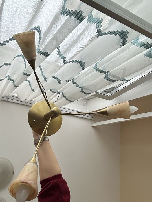 Люстра с лампочками в рабочем состоянии, подойдет в прихожую