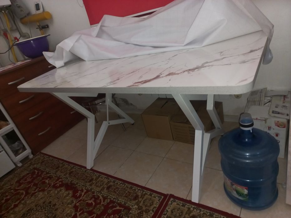 Стол кухонный новый