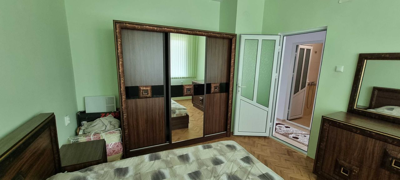 Дава се под наем Тристаен апартамент в Разград, Център - 72 кв.м за 612 € - Снимка #4