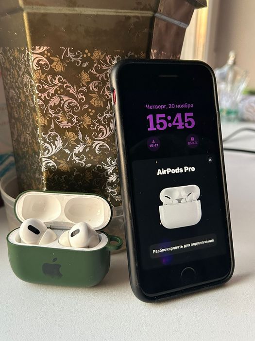 Iphone SE  красный