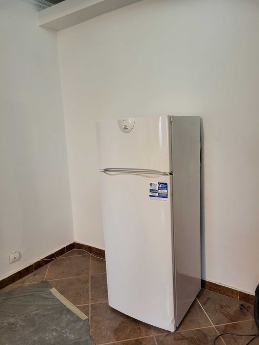 Combina mica (Frigider cu congelator)