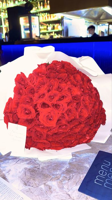 101 красивых, пышных роз. Свежие и пышные