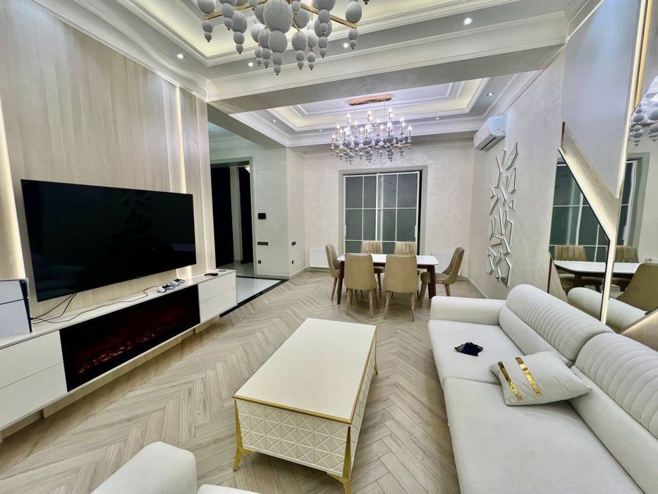 Продаётся евро Дом орентир Алайский.