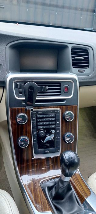 Volvo V60 - 2011 FULL OPTION