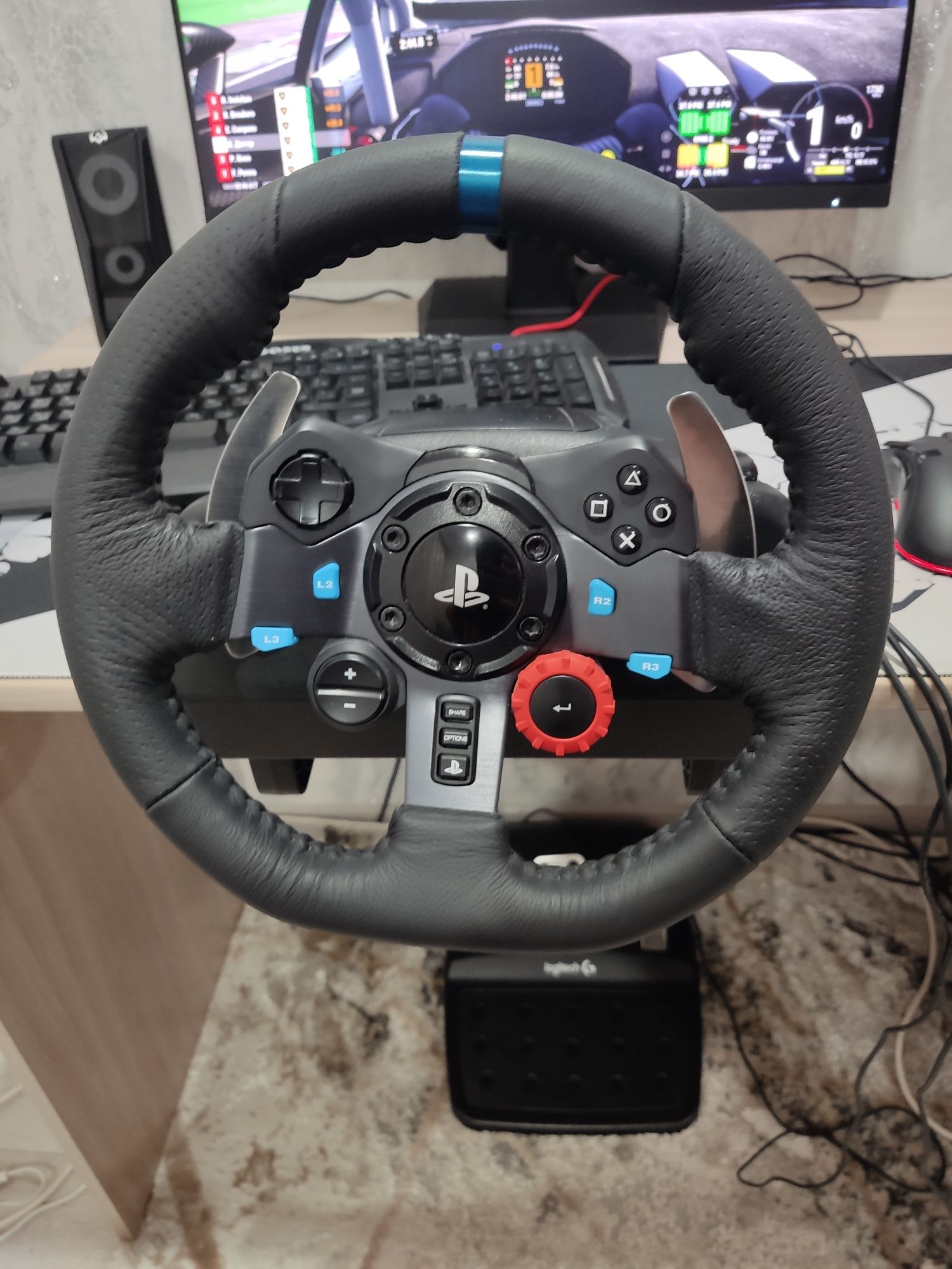 Продам игровой руль Logitech g29