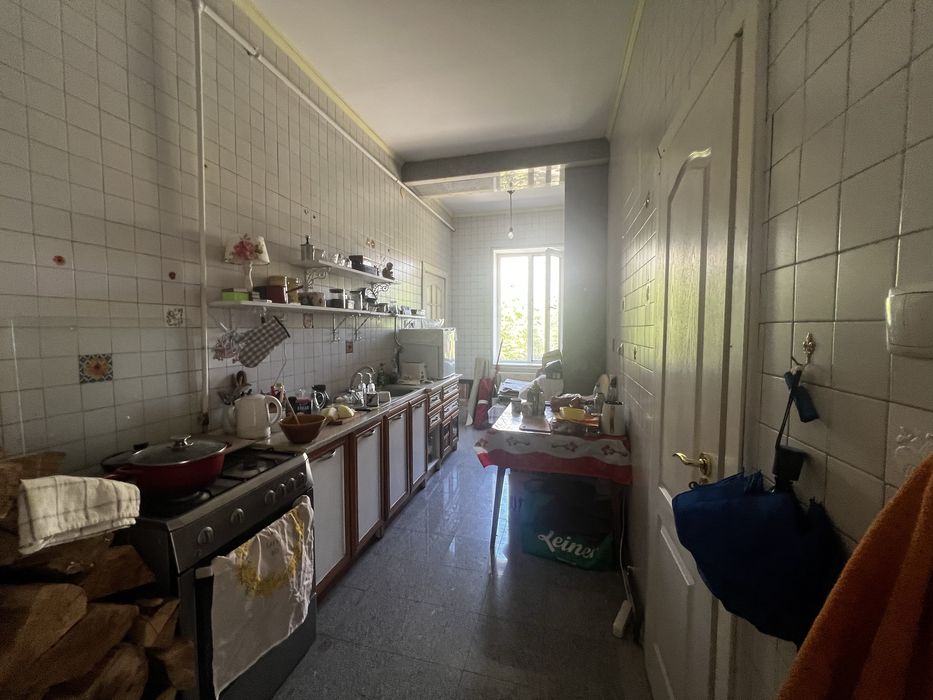 Vand apartamnet 2 camere ultracentral la curte