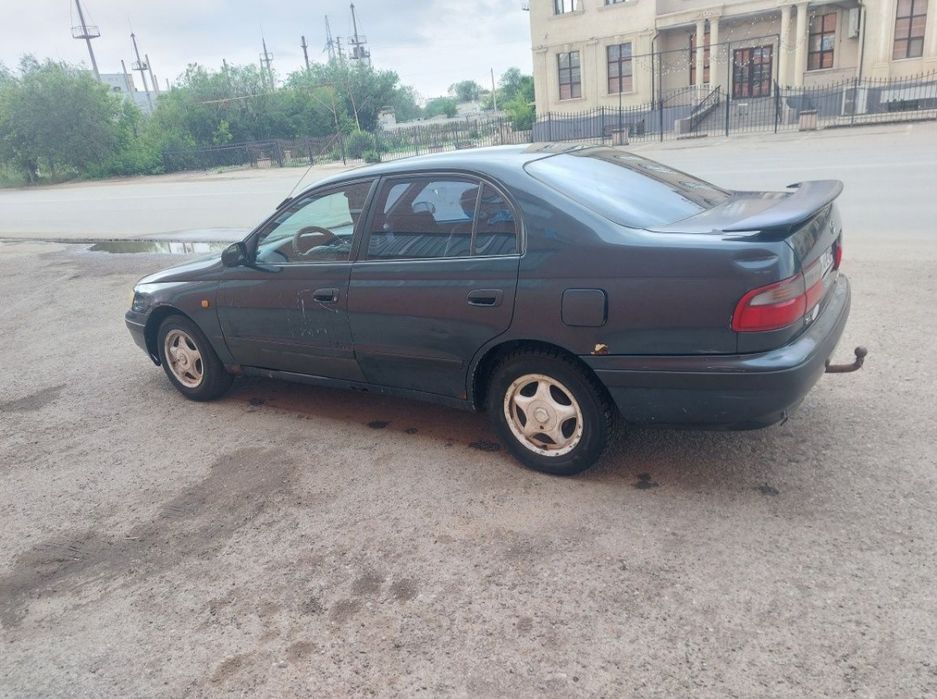Тайота карина е продам