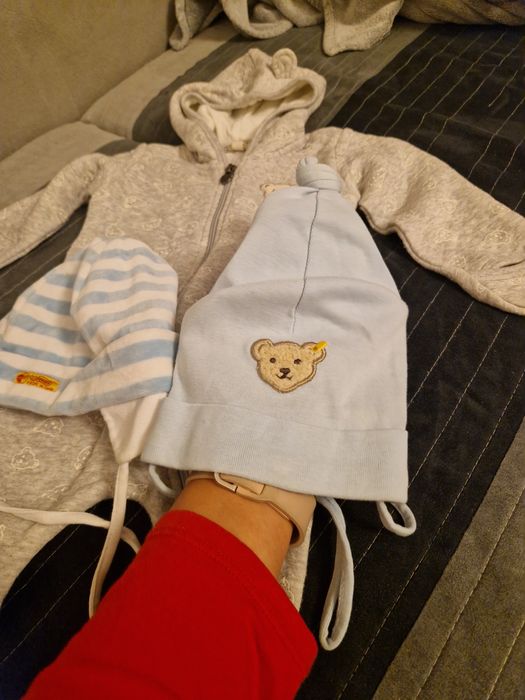 Vând set salopeta bumbac organic 74 + 2 căciuli Steiff