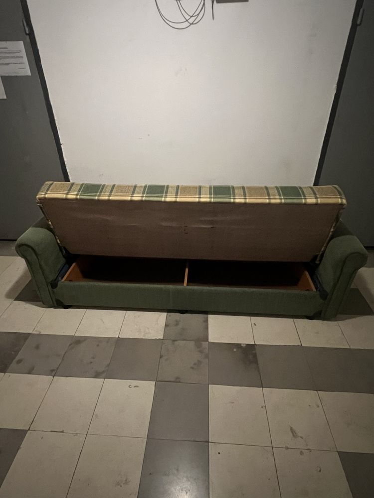 Много добре запазен диван