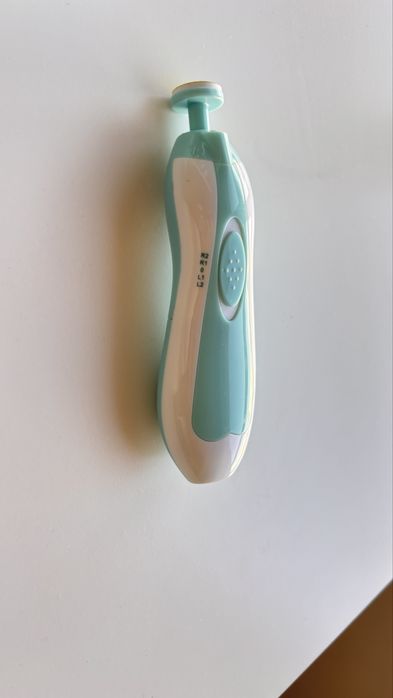 Бебешка пила за нокти за нежно премахване на нокти