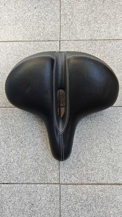 Продавам амортисьорно колче за седалка Ф30.6 и седалка неупотребявани