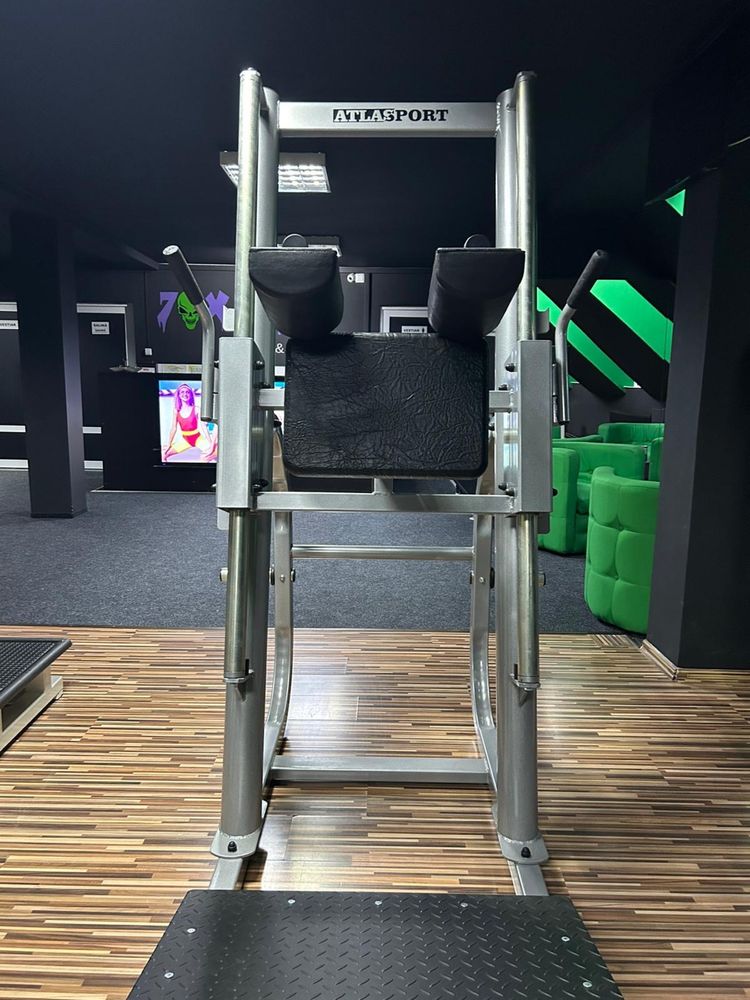 Aparat front squat Atlas