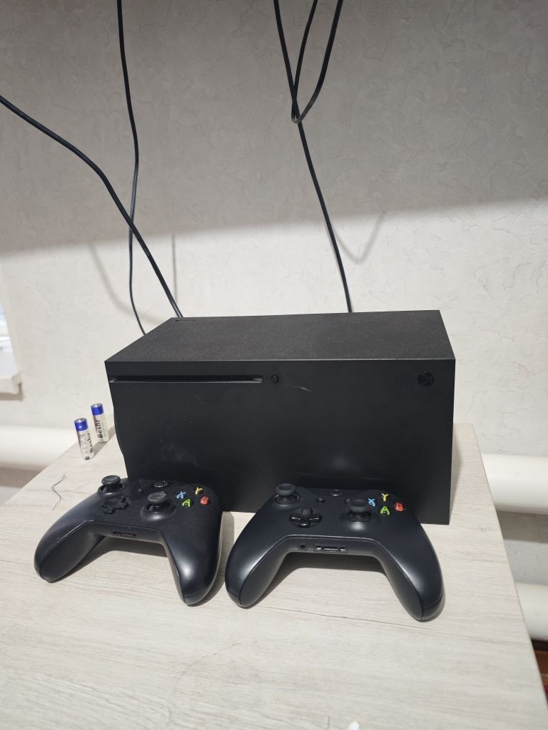 Xbox series X 1 Tb идеально 2 joystik