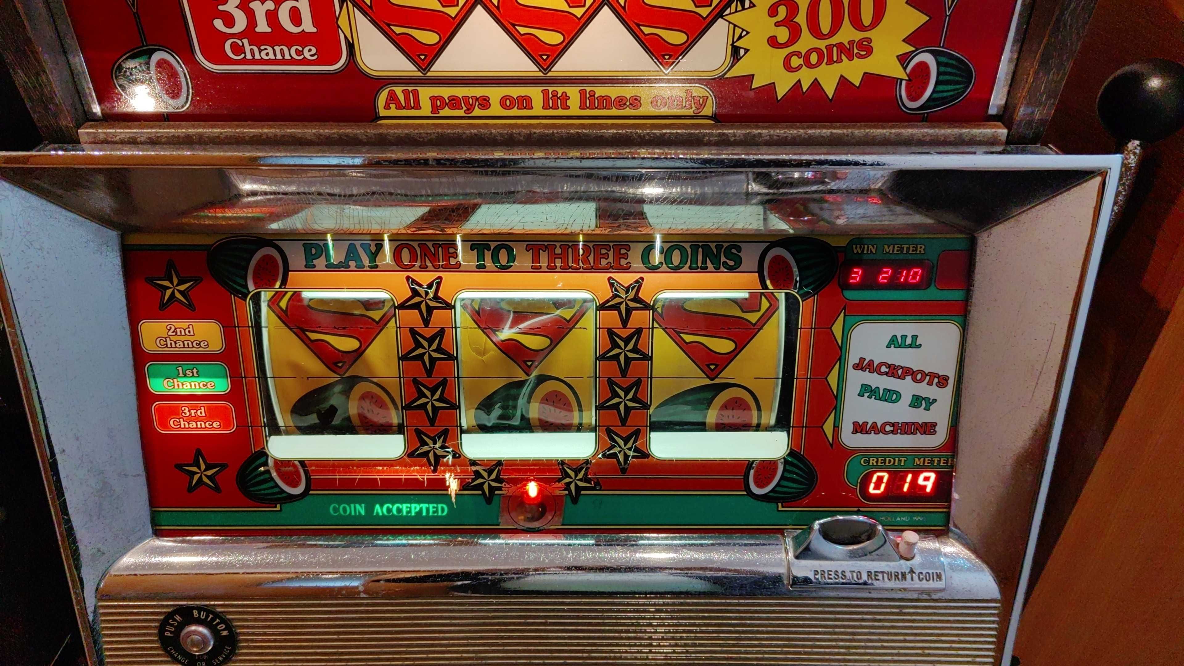 Vând slot machine Bally Supermelon